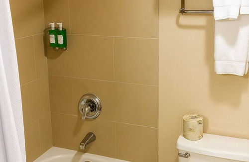 Wenatchee Hotel | Right Near Downtown! Walk to Shops & Restaurants, FREE Parking, Pool Access