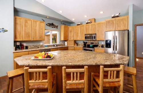 Ardenvoir House | River | Game Room | Hot Tub | Dogs | BBQ | View
