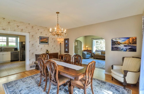 Leavenworth House | River's Echo: Downtown Leavenworth, Hot Tub, Walk Everywhere, Family Friendly!