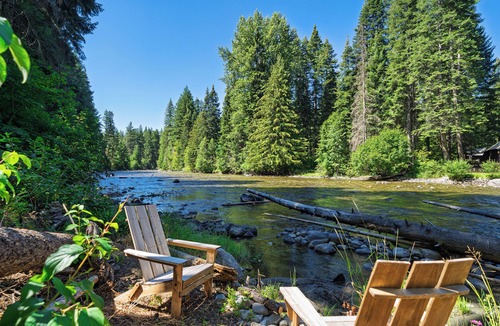 Ardenvoir House | Riverfront Chalet near Lakes, Mtns. & Leavenworth