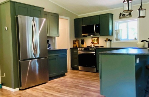 Trail House | Riverfront Gem with Big Deck, Fishing & Adventure. Comfy beds, upgraded beauty