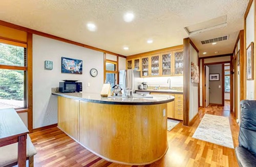 Welches Condo | Riverfront Retreat Ski Golf Hike Kids and Dog Welcome!