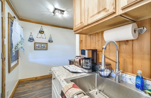 Chiloquin Apartment | Riverfront Resort Cabin ~ 21 Mi to Crater Lake NP!