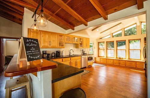 Cascade House | Riverside holiday home sleeps 10