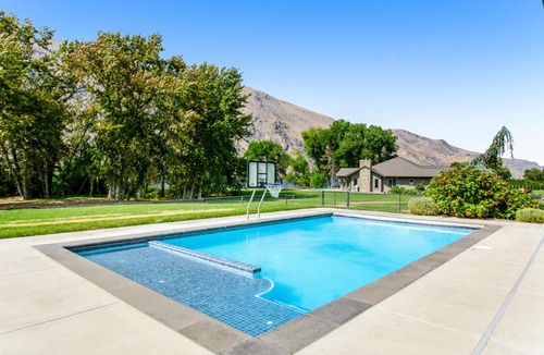 Orondo House | Riverside Luxury