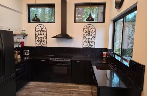 Gold Bar House | Riverside Ranch Retreat