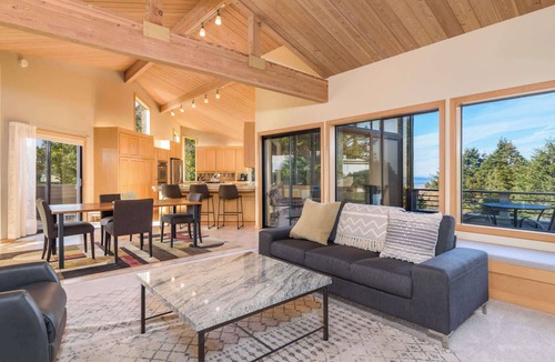 Sea Ranch House | Riverview | Sleeps 10!