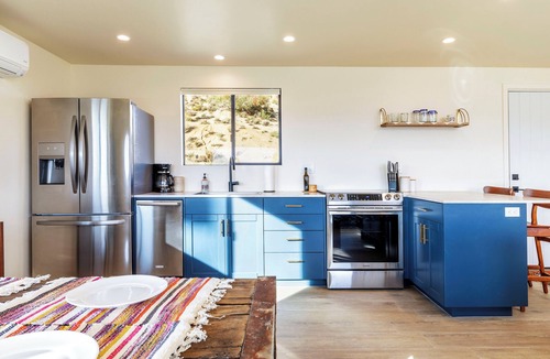 Yucca Valley Cabin | Rocky Roost: Cowboy Tub, Hot Tub, AC & Stargazing