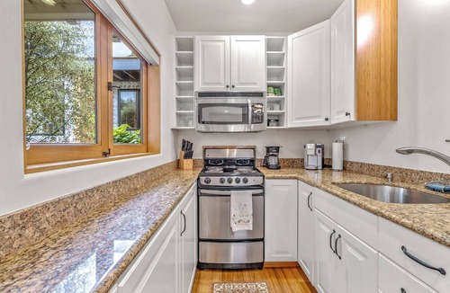 Northeast Carmel House | Romantic Carmel Couple's Garden Retreat Walk to Restaurants and Shops