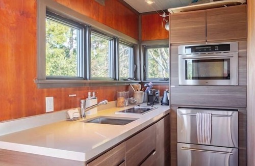 Santa Venetia Condo | Romantic Mtn Studio - Pool, Sauna, Views!