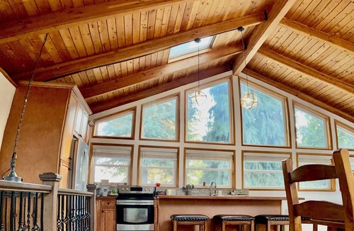 Auburn House | Romantic Red Barn Escape Getaway, Amazing Mt Rainier Views- hot tub- firepit-BBQ