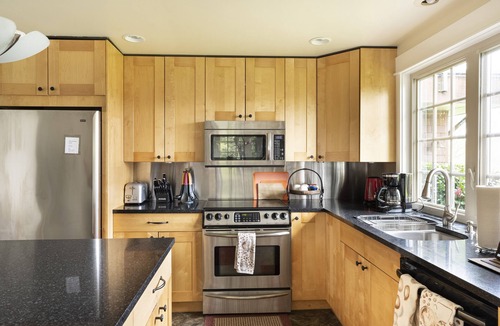 Monroe House | Rooftop Aerie - Amazing views, private, immaculate and comfortable home
