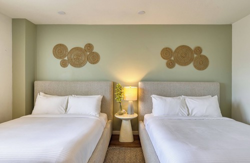 Diamond Crestview Hotel | Rooftop Ocean Views + Pool + Hot Tub | Walk to Beach + Restaurants | The Mara