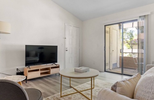 Shoreline West Apartment | Roomy Mountain View 3BR w/ Pool & Gym, 5 mins to Target, by Blueground