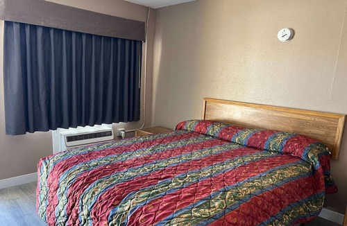 Rosamond Hotel | Rosamond, CA | Full Bed