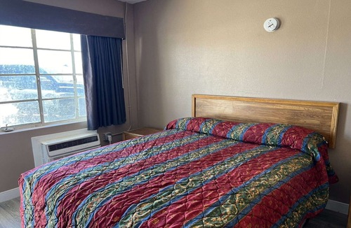 Rosamond Hotel | Rosamond, CA | Full Bed