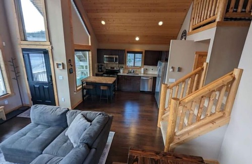 Ronald Cabin | Roslyn Ridge Get-A-Way w/hot tub
