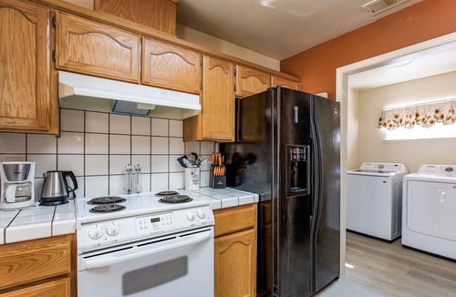 Coarsegold House | Rustic Retreat Yosemite w/Hot tub, Game room, EV L2 charger & Fire Pit