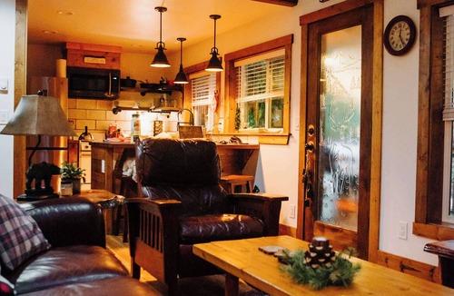 Verlot Cabin | Rusty Bridge River Lodge | Hot Tub & Barrel Sauna