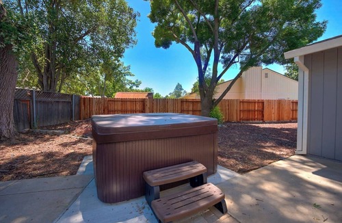 Southeastern Sacramento House | Sacramento Retreat w/Pool, Tub, & Backyard Golf Oasis