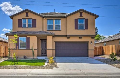 Hood House | Sacramento Retreat w/Yard ~ 13 Mi to Dtwn!