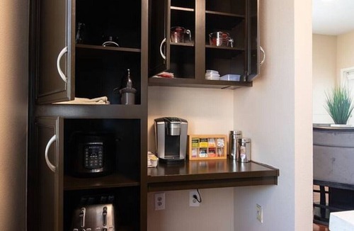 Valencia Apartment | Saints 2BDRM King Suite | Deluxe Living Cali