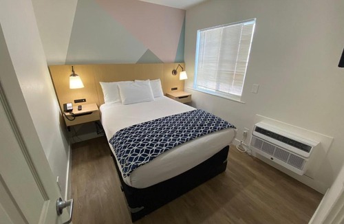 Beach Hill - Beach Flats Hotel | Salt Air Lodge