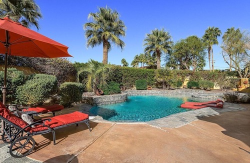 Palm Springs House | Saltwater Pool/Spa, Tanning Shelf, Firepit, Outdoor Fireplace Shower Free WiFi