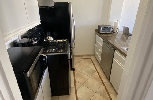 Cow Hollow Condo | San Francisco Condo with Golden Gate Bridge View. 30-day minimum.