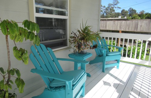 Cleone Cottage | Sandy Clove Cottage creates a private getaway with nature in Fortt Bragg.
