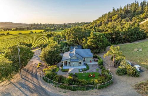 Healdsburg House | Santini Farmhouse With Tastings Included