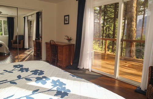Stevenson House | Sauna, River Views, 4BR Homestead Retreat