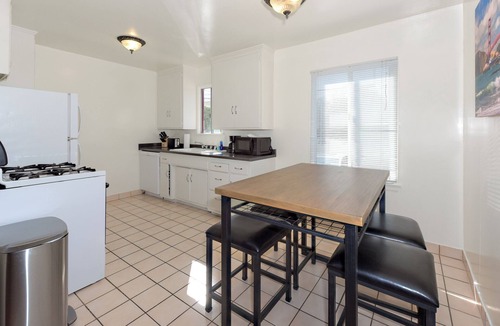 Mar Vista Apartment | Sawtelle 4 - 2-bedroom apartment in Los Angeles