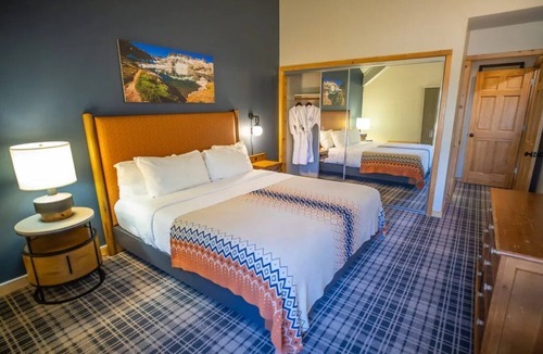 Mammoth Lakes Hotel | Scenic Alpine Room Near Yosemite Tioga Pass, Ski Rentals & Trailheads! 2 Units