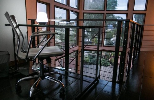 Canoga Park House | Scenic Canyon 4-Bed Retreat: Hot Tub, Hiking Trails, EV Charger & Private Garden