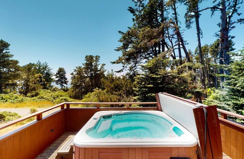 Sea Ranch House | Sea Ranch 3BR luxe home with hot tub, ocean glimpses & yoga space