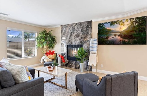 Mesa Verde House | Seabreeze-Modern, Spacious &Near Beach