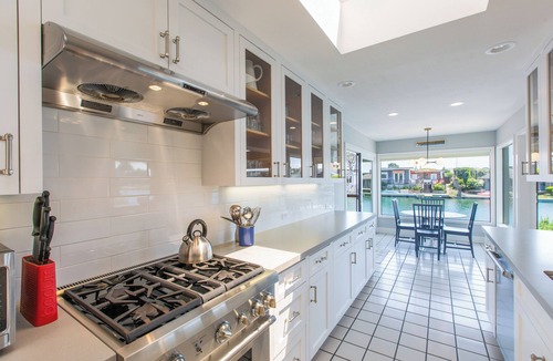 Stinson Beach House | Seadrift Waterfront Escape w/Game Room & Hot Tub