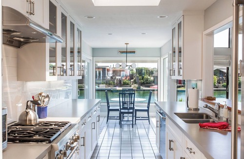 Stinson Beach House | Seadrift Waterfront Escape w/Game Room & Hot Tub