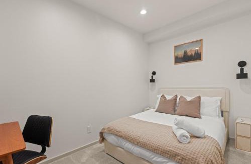 Downtown Seattle Apartment | Seattle Waterfront Condo, Free Parking, Gym, Hot Tub, Steps to Pike Place
