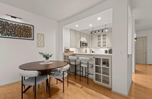 Downtown Seattle Apartment | Seattle Waterfront Condo, Free Parking, Gym, Hot Tub, Steps to Pike Place
