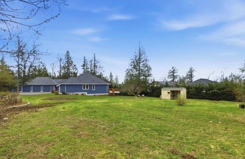 Covington House | Secluded 2-Acre Retreat–Newly Furnished & Perfect for Weekend Events& Gatherings