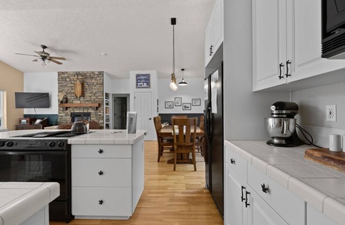 Mount Hood Village Cabin | Secluded Creekside Home with Hot Tub and Fire Pit