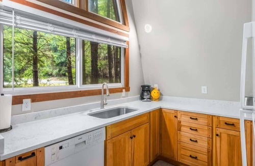 Enumclaw Cabin | Secluded Greenwater Cabin | Loft | Dogs OK