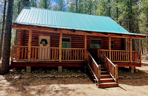 Chiloquin Cabin | Secluded Log Cabin Bordering National Forest - 45 Minutes to Crater Lake