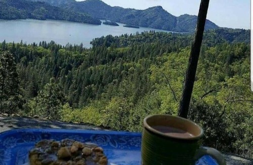 Lakehead House | Secluded Romantic Getaway Overlooking Shasta Lake