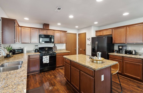 Sedro-Woolley House | Sedro Woolley Home - Perfect for Groups 4 Bedrooms 2.5 Baths Await Your Stayn