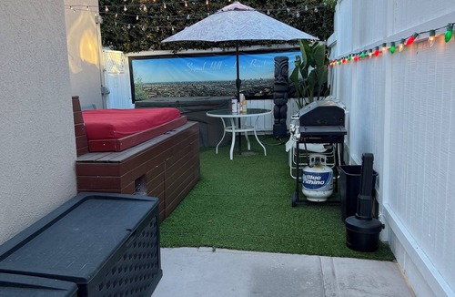 Harbor House | Serene 2-bedroom house with AC and jacuzzi in Signal Hill