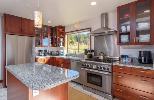 Sea Ranch House | Serene 3 BR Sleeps 8 with Hot Tub & EV Charger!