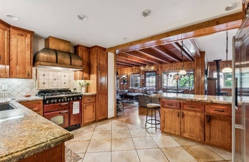 Blue Jay House | Serene 6-bedroom lake front house in beautiful Lake Arrowhead